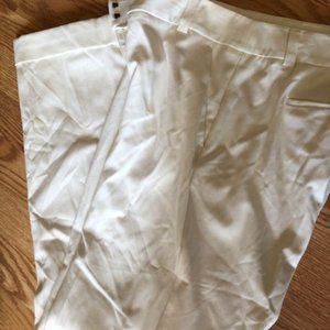 Gorgeous Jennifer Lopez off-white dress slacks